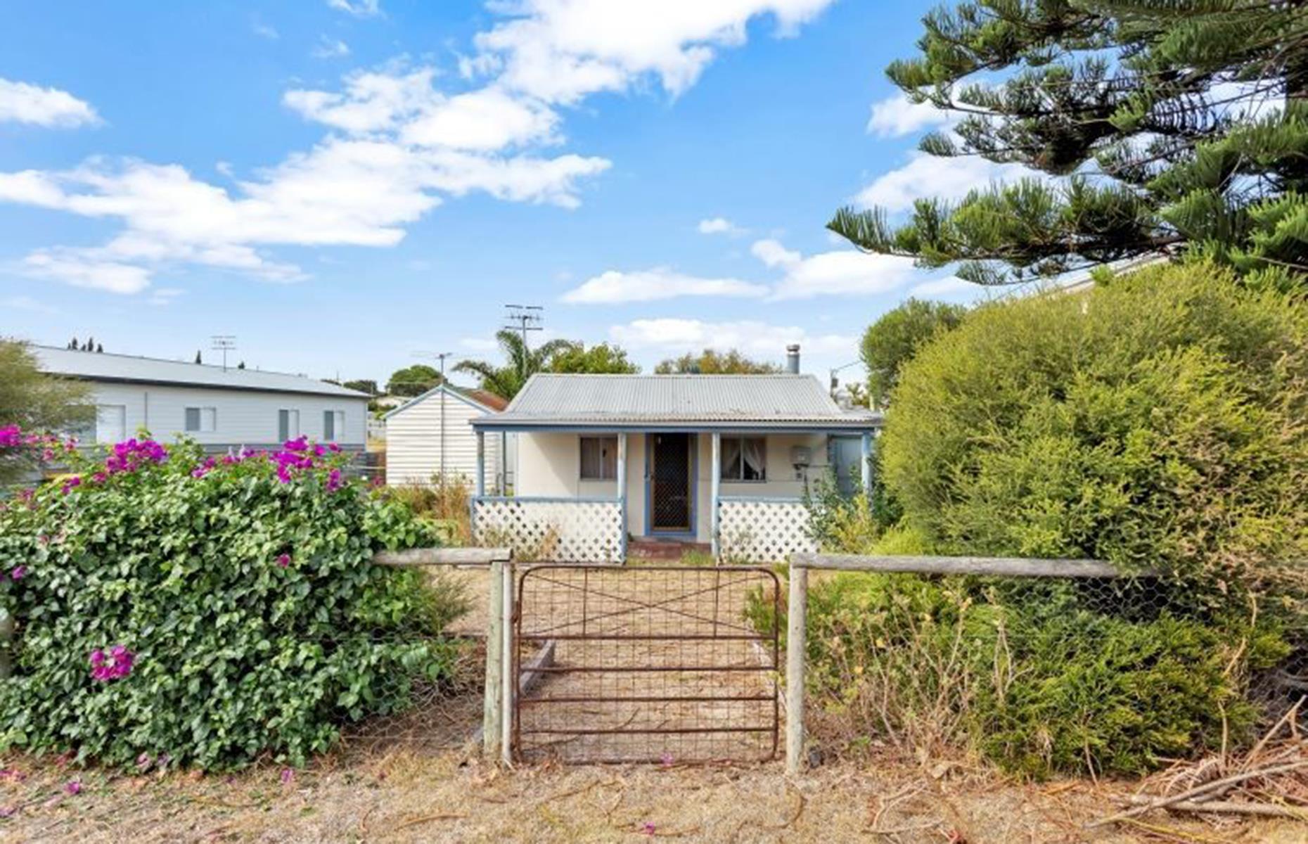 Tiny beach house, Victor Harbour, Australia